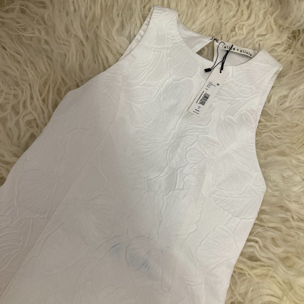 Alice and Olivia Coralia Lantern Dress With Open Back - Picture 6 of 13
